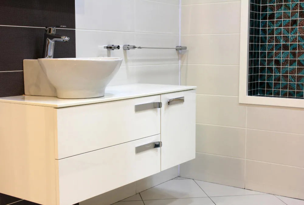 Bathroom Cabinets with Knobs